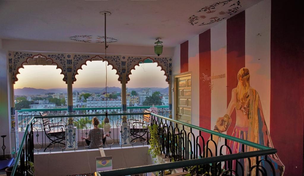 wheresachi-bestuniquethemedhostelinIndia-BunkyardHostelInUdaipur