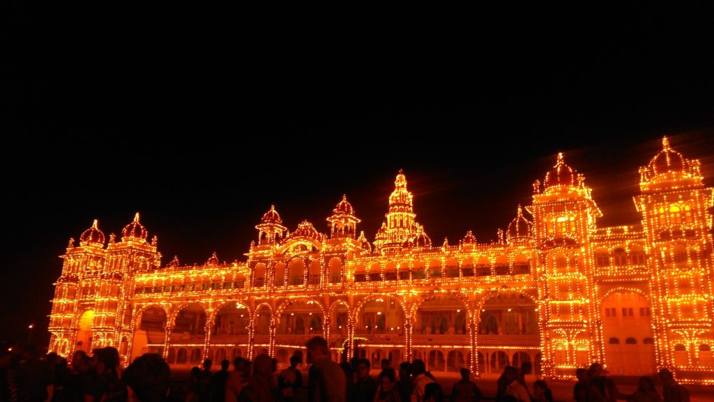 wheresachi-5dayBudgetTripToBangloreMysoreCoorg-MysorePalaceIntheNight