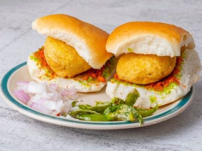 best vada pavs in Mumbai